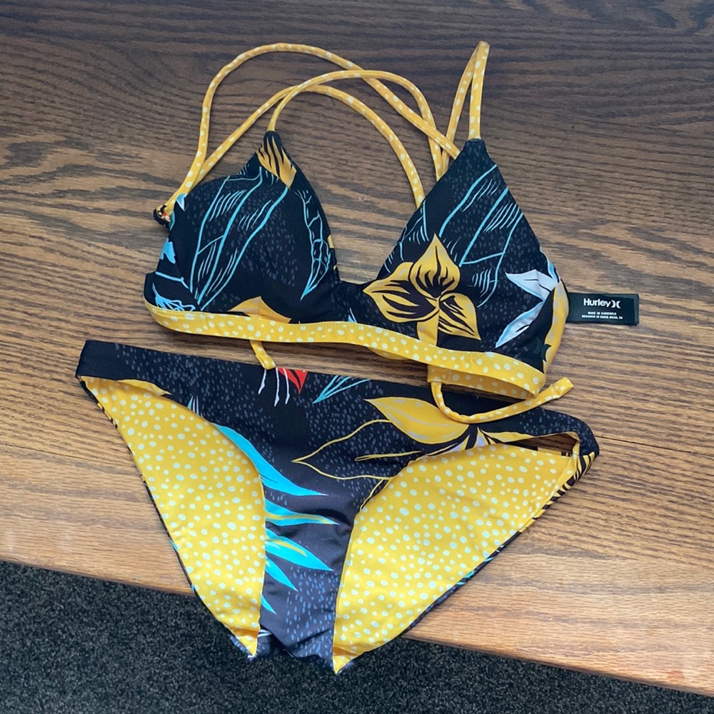 Hurley bikini M NWOT never worn.